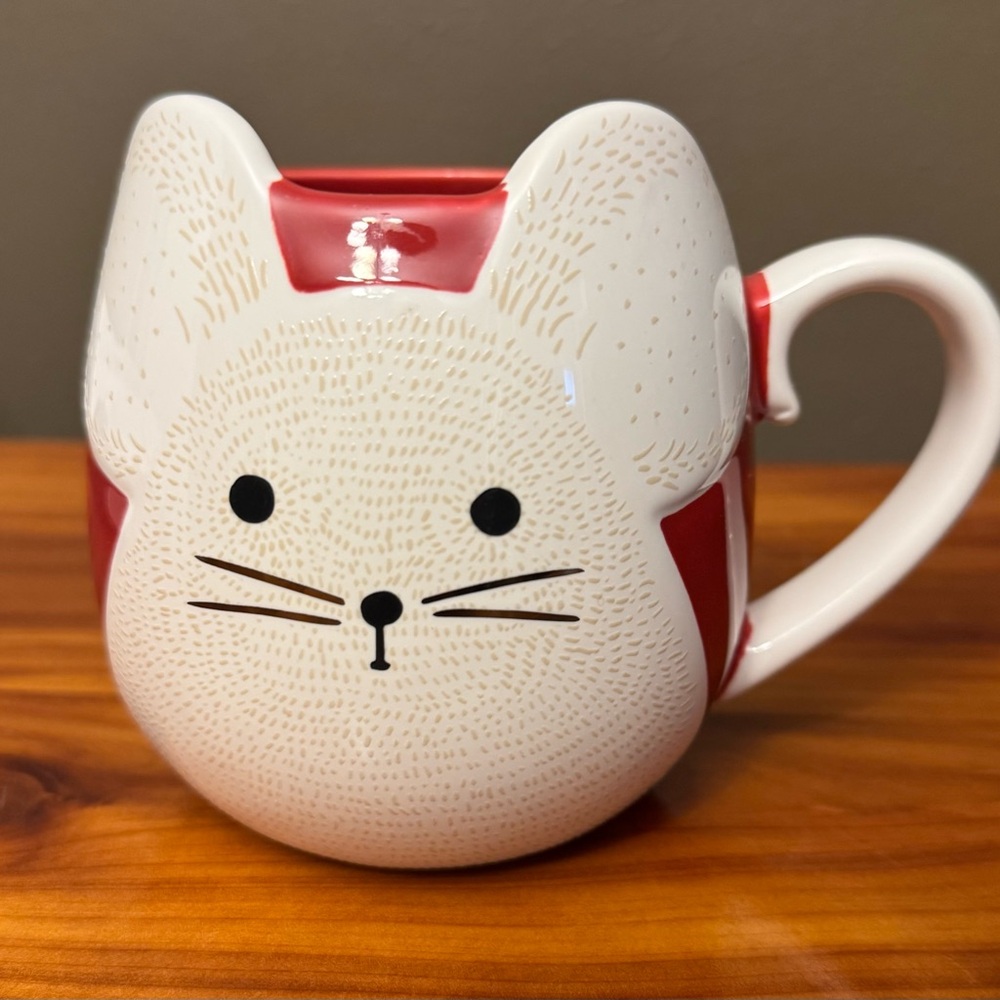 Starbucks! Cute Cat Face Mug in Red and White